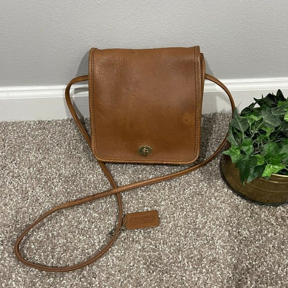 Coach Handbags - Vintage Coach Brown Leather Crossbody Flap Compact Pouch Mini Bag Turn lock
